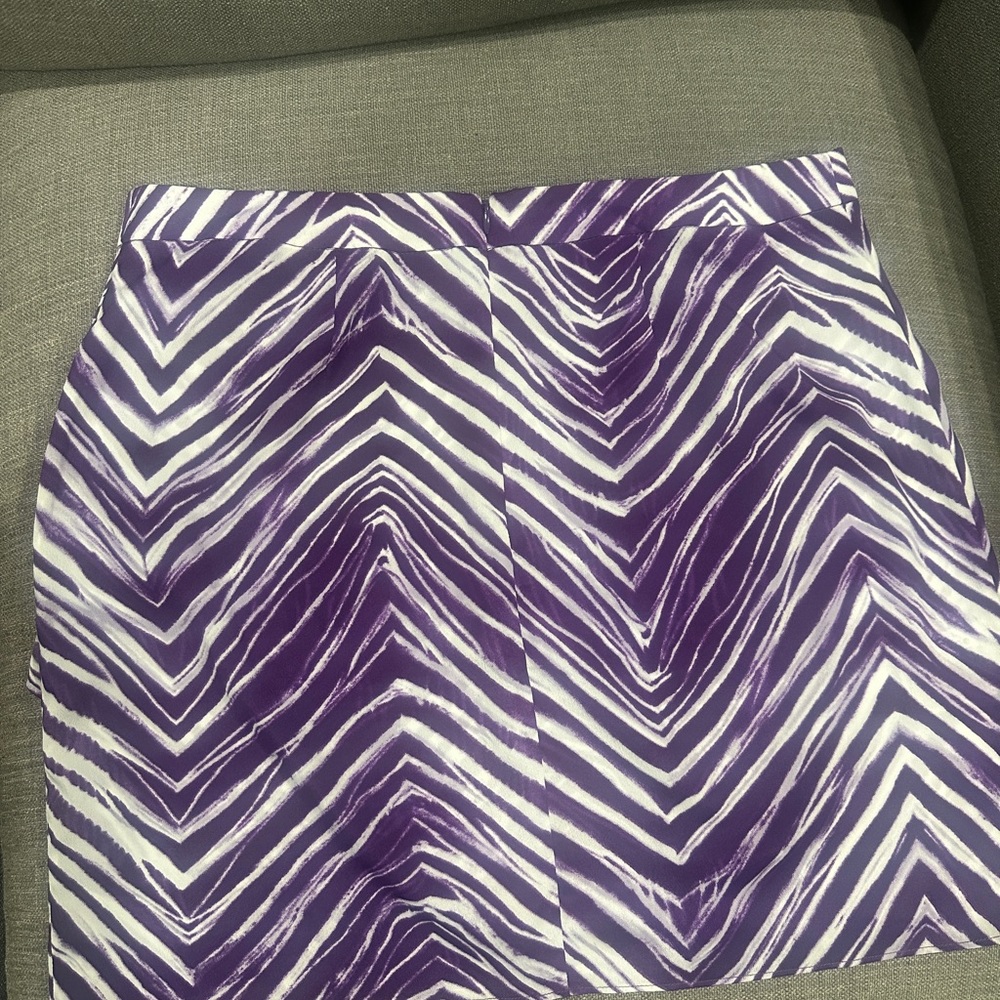 BCBGMaxAzria Purple and White Chevron Mini Skirt